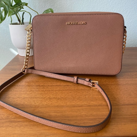 ♦️SOLD♦️ Michael Kors Large Leather Jet Set Item East West Crossbody Brown - Picture 3 of 15